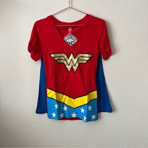 DC Comics Short sleeve V-neck Wonder Woman Tee Velcro cape glitter costume